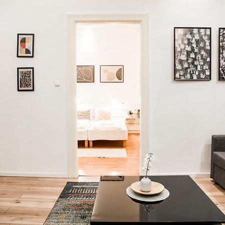 Stylish And Spacious ! Central Location Kazincy Netflix Budapesta Exterior foto