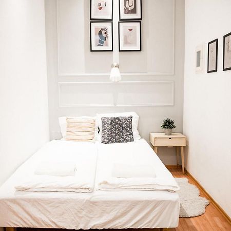 Stylish And Spacious ! Central Location Kazincy Netflix Budapesta Exterior foto