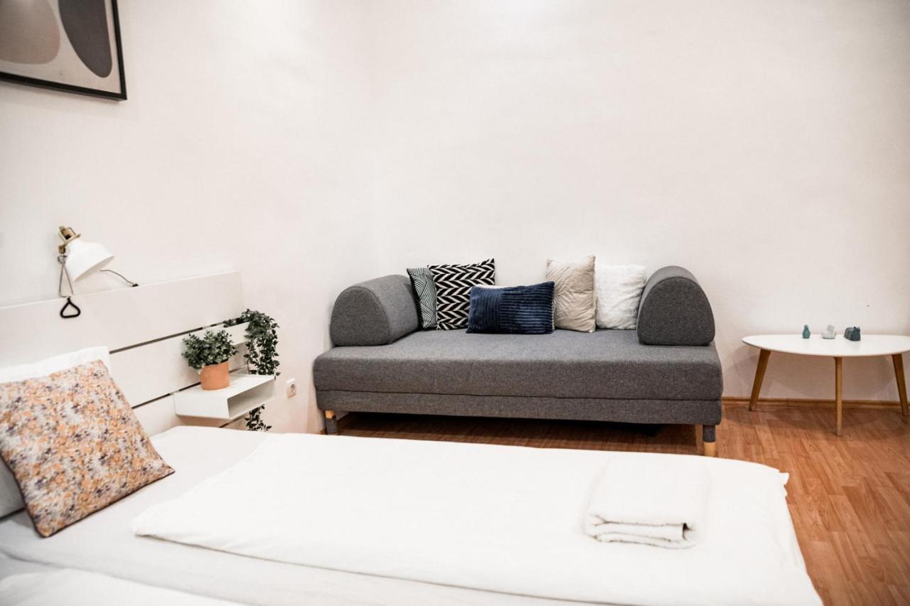 Stylish And Spacious ! Central Location Kazincy Netflix Budapesta Exterior foto