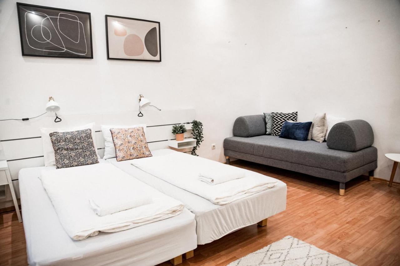 Stylish And Spacious ! Central Location Kazincy Netflix Budapesta Exterior foto