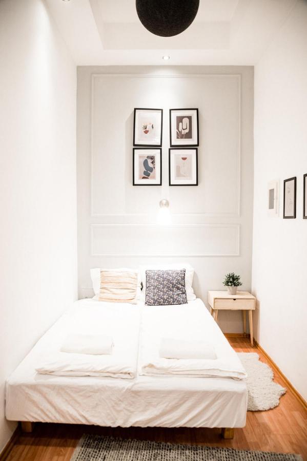Stylish And Spacious ! Central Location Kazincy Netflix Budapesta Exterior foto