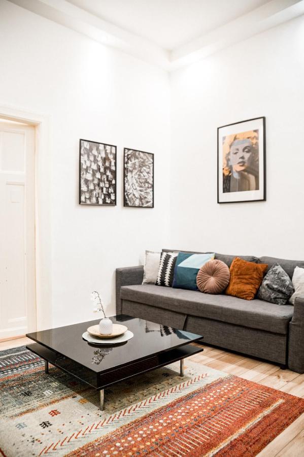 Stylish And Spacious ! Central Location Kazincy Netflix Budapesta Exterior foto